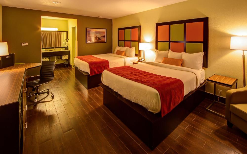 Queen Room with Two Queen Beds - Non Smoking interior